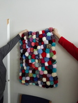 Puikkotyttöjen palloryijy myyjäisiin.